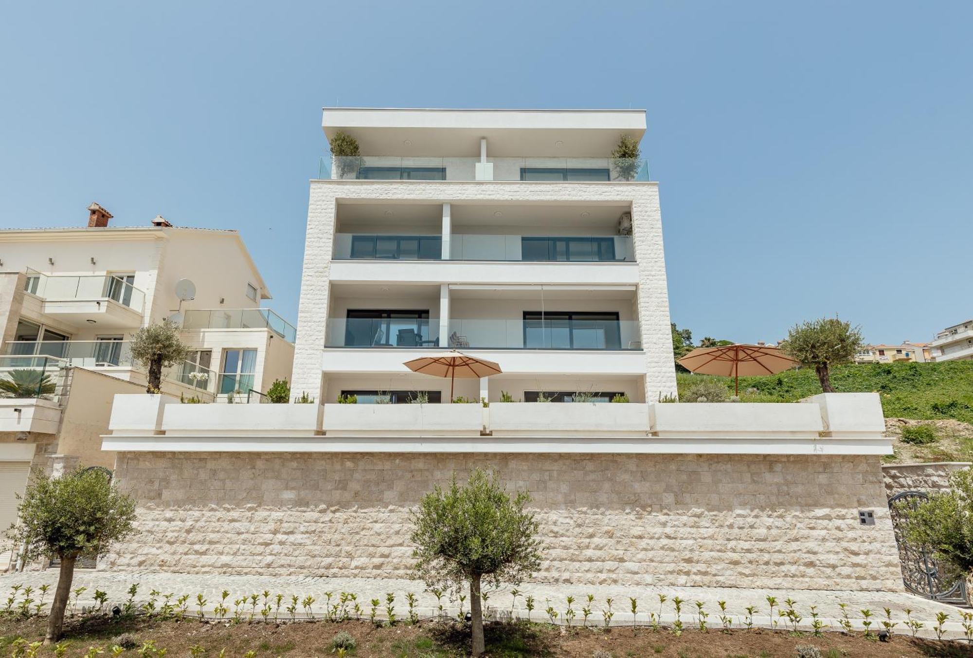 Savina Beachfront Oasis Herceg Novi Bagian luar foto