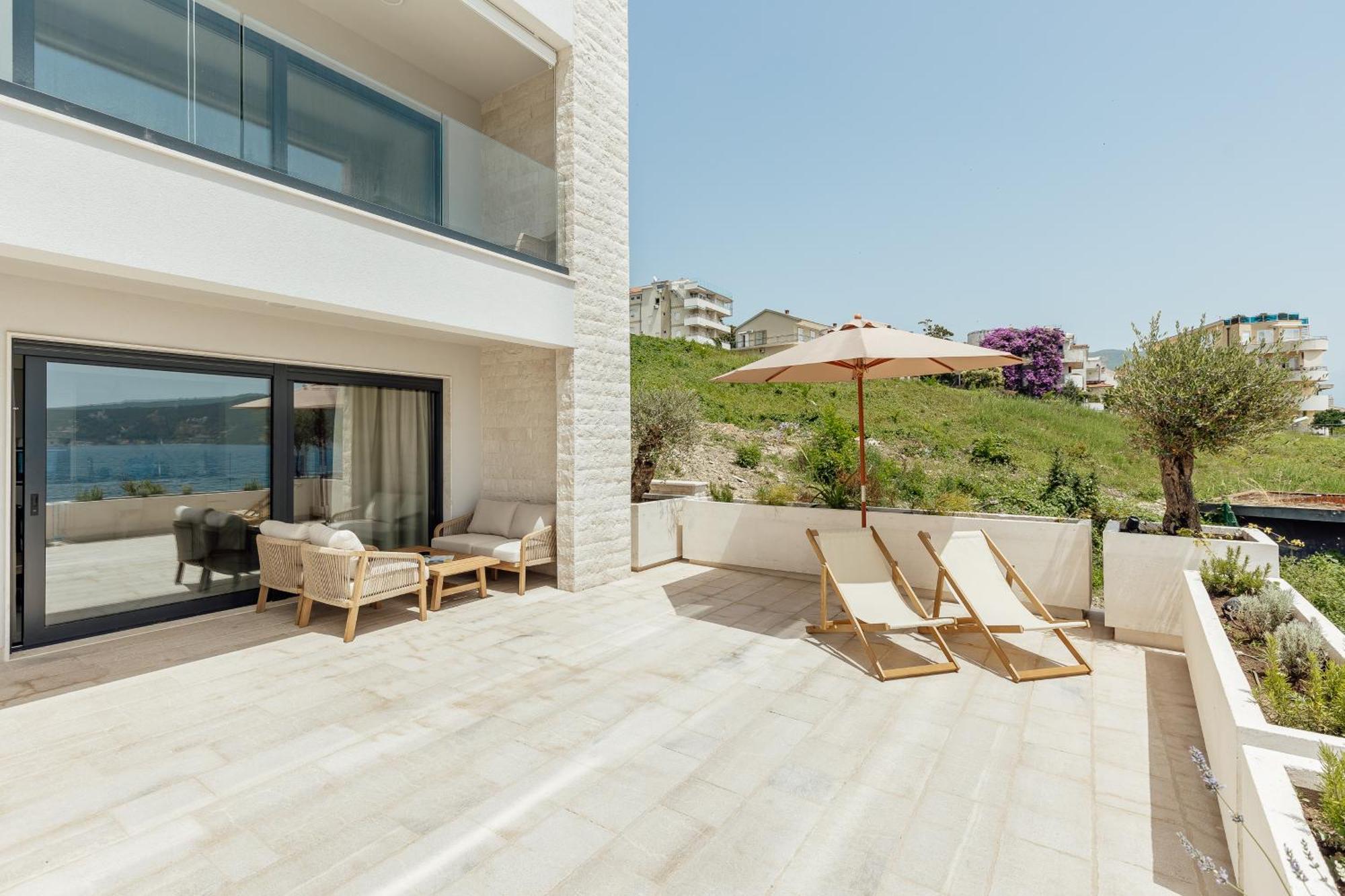 Savina Beachfront Oasis Herceg Novi Bagian luar foto