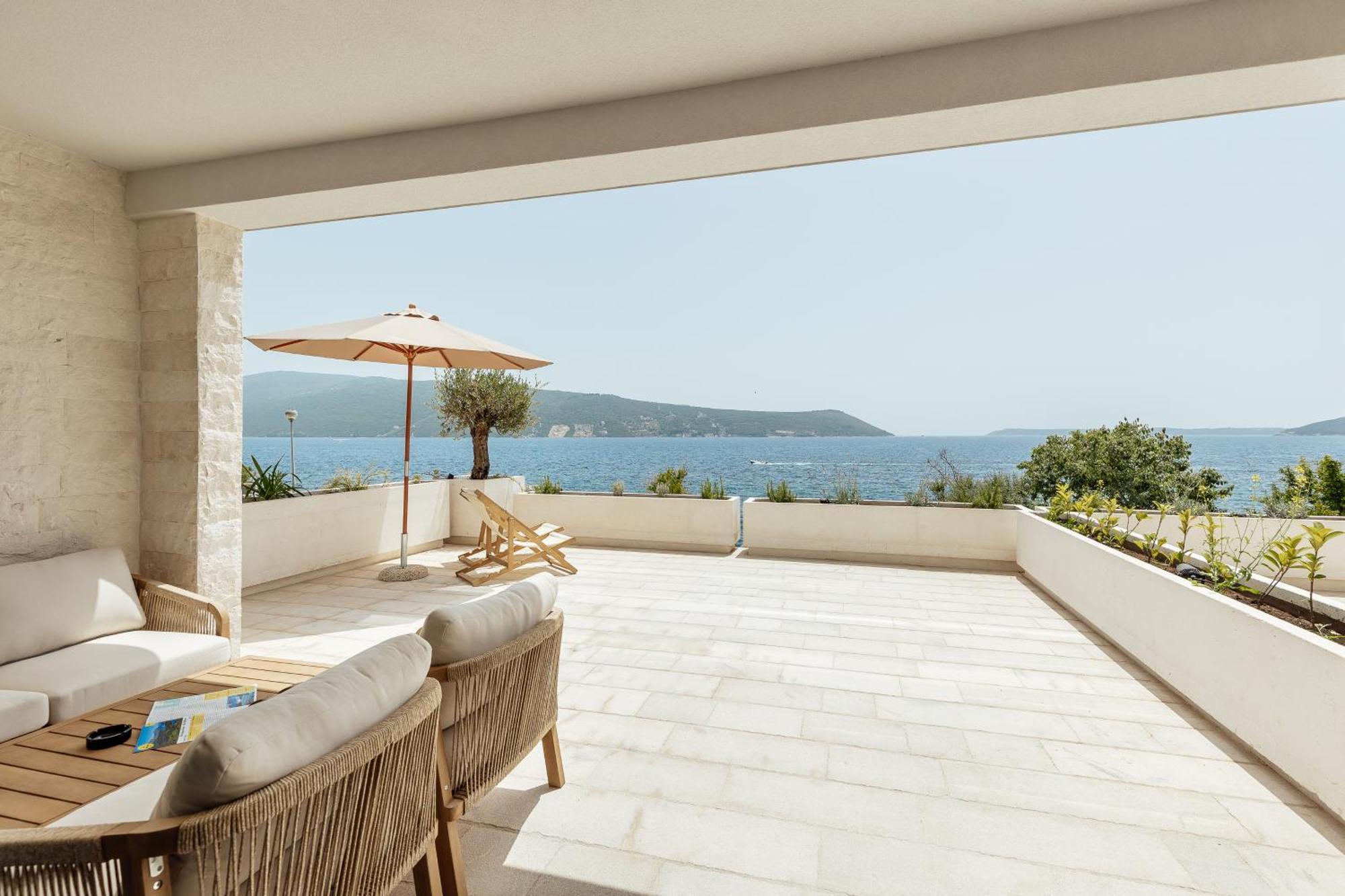 Savina Beachfront Oasis Herceg Novi Bagian luar foto