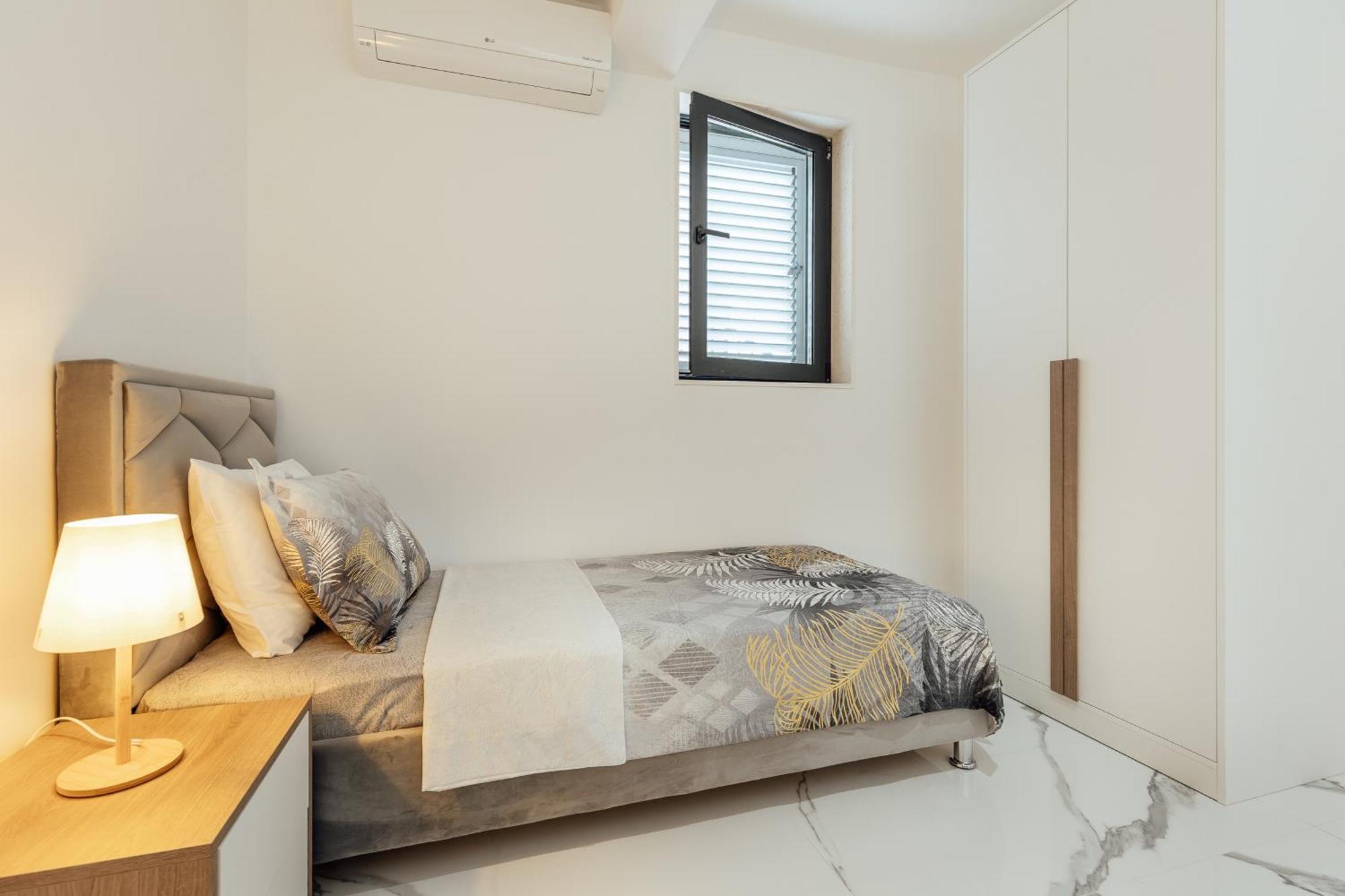 Savina Beachfront Oasis Herceg Novi Bagian luar foto