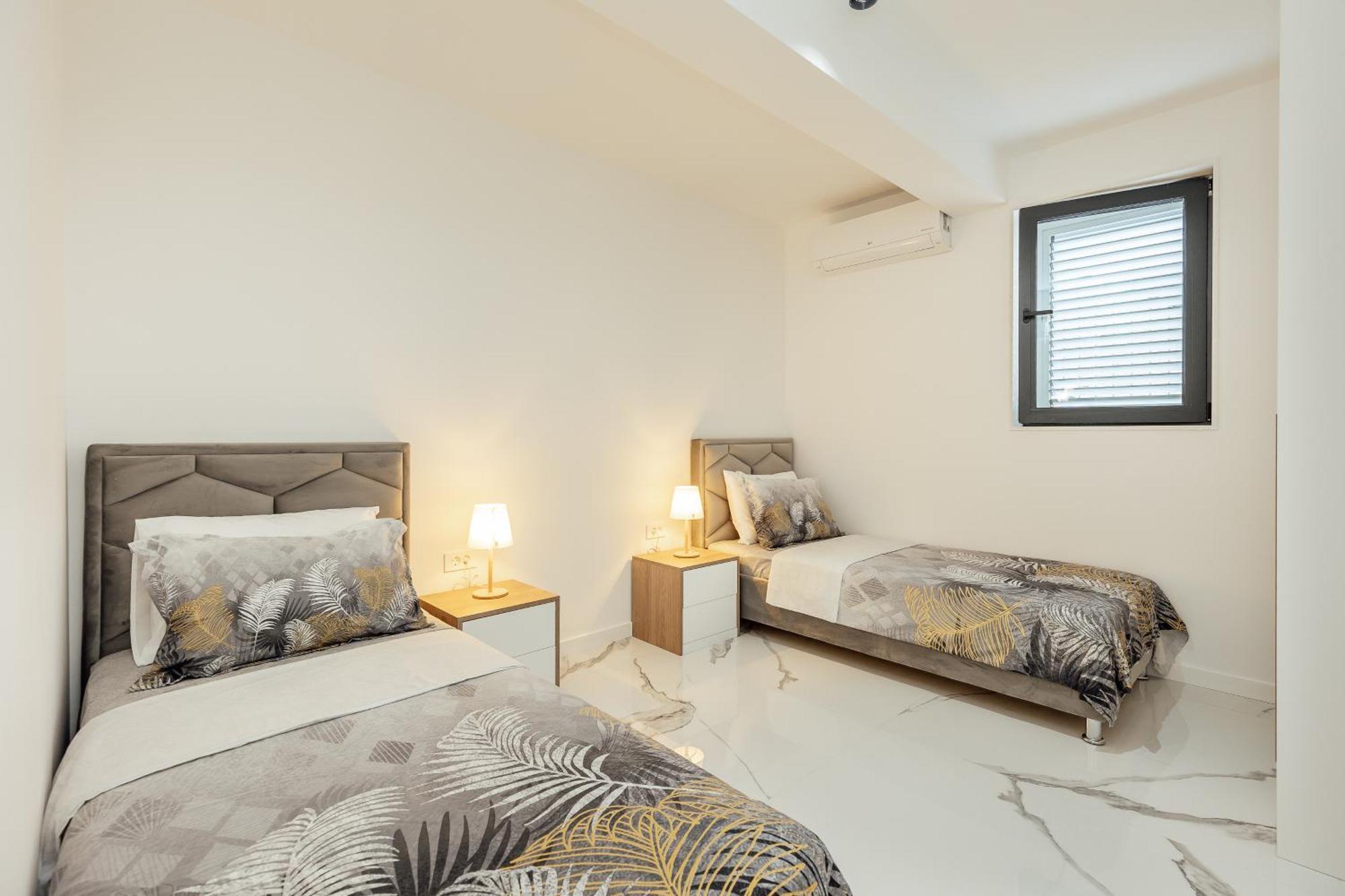 Savina Beachfront Oasis Herceg Novi Bagian luar foto