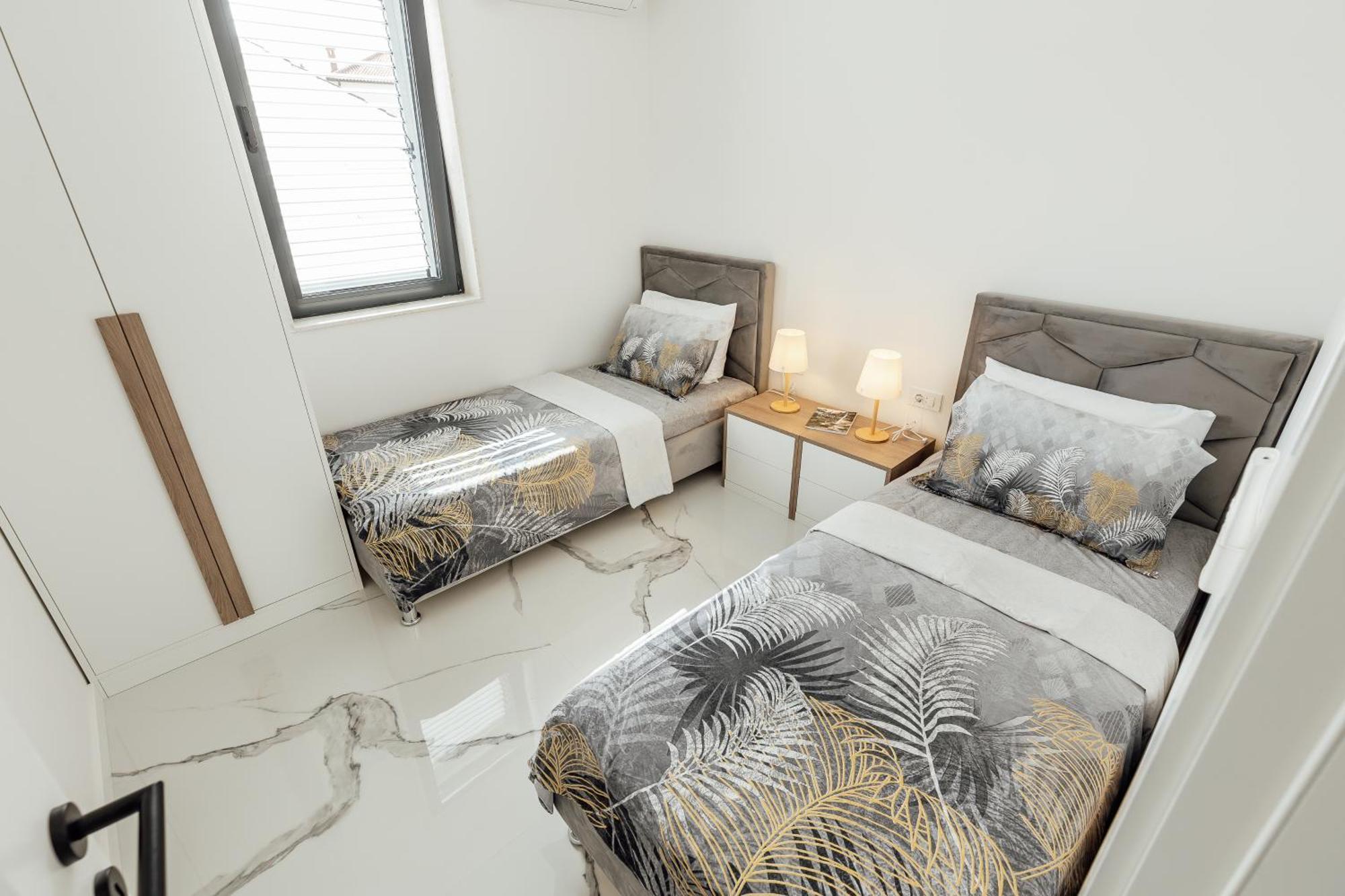 Savina Beachfront Oasis Herceg Novi Bagian luar foto