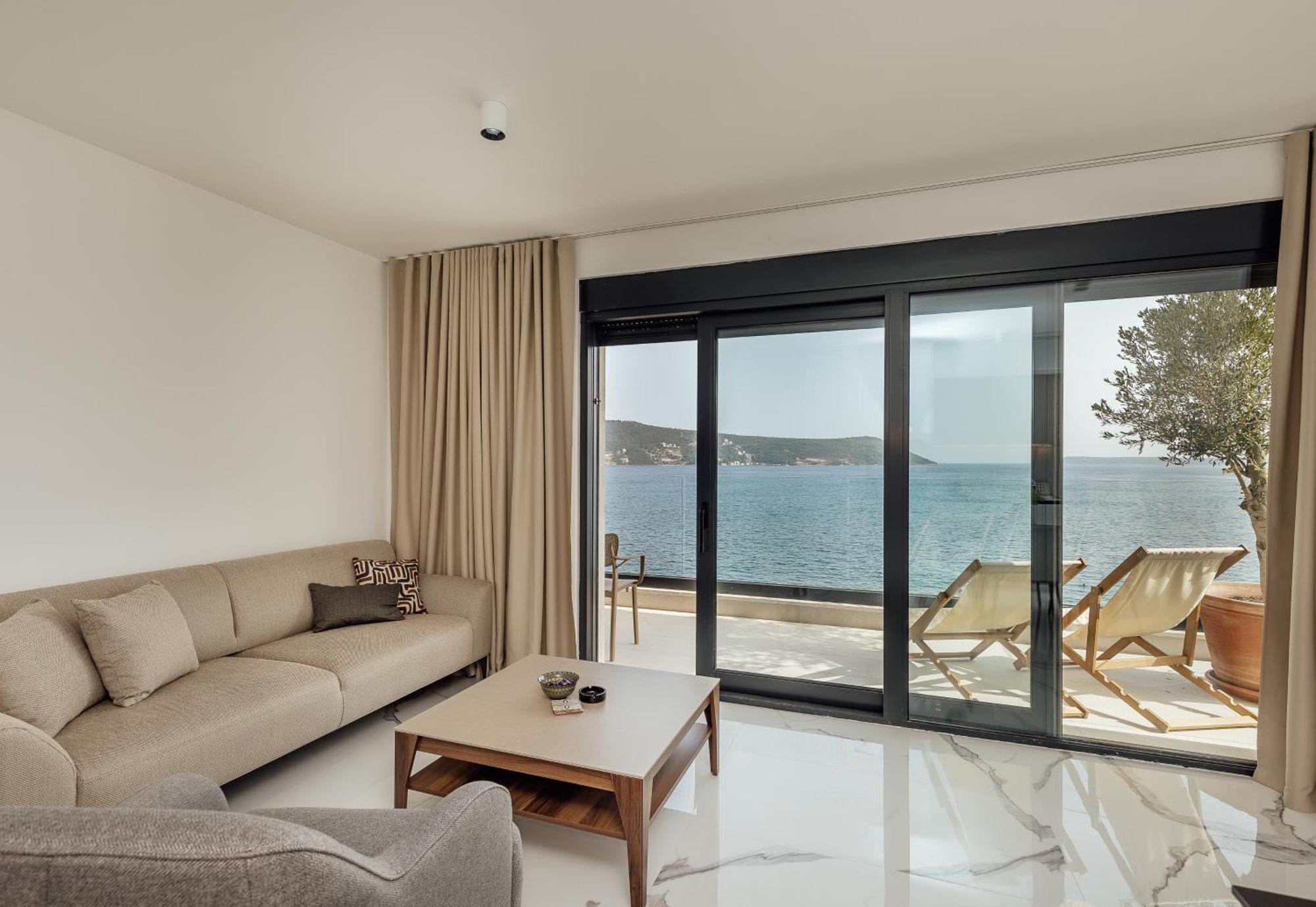 Savina Beachfront Oasis Herceg Novi Bagian luar foto