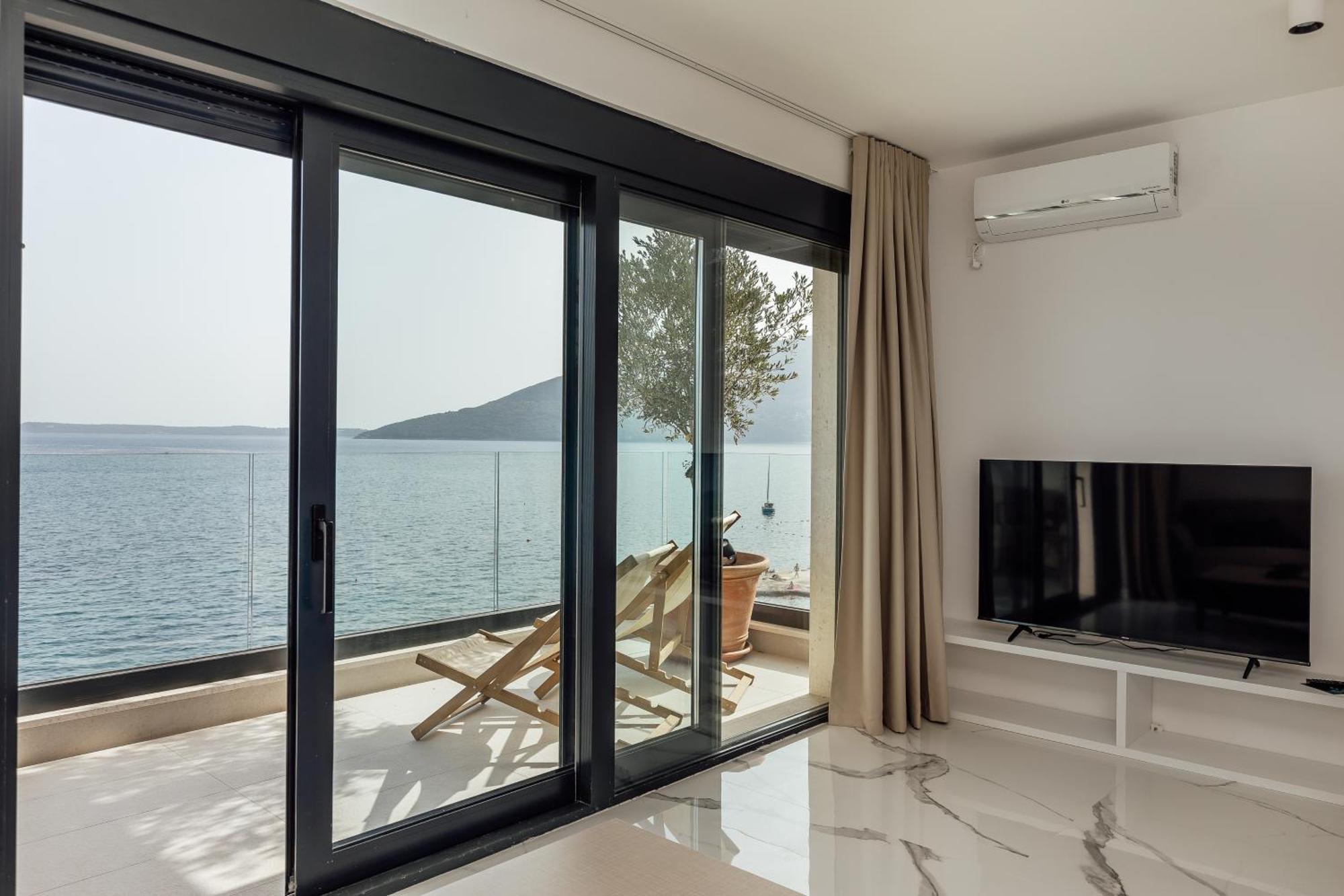 Savina Beachfront Oasis Herceg Novi Bagian luar foto