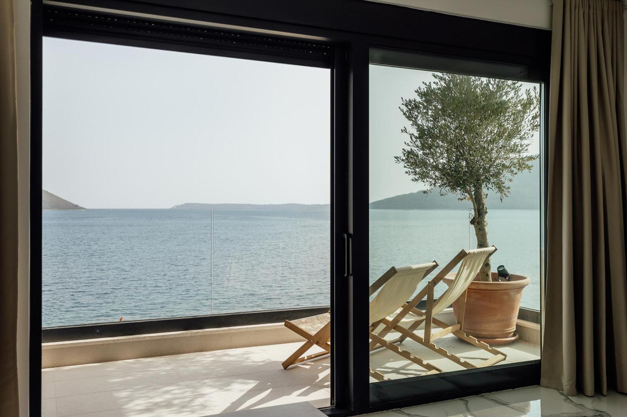 Savina Beachfront Oasis Herceg Novi Bagian luar foto