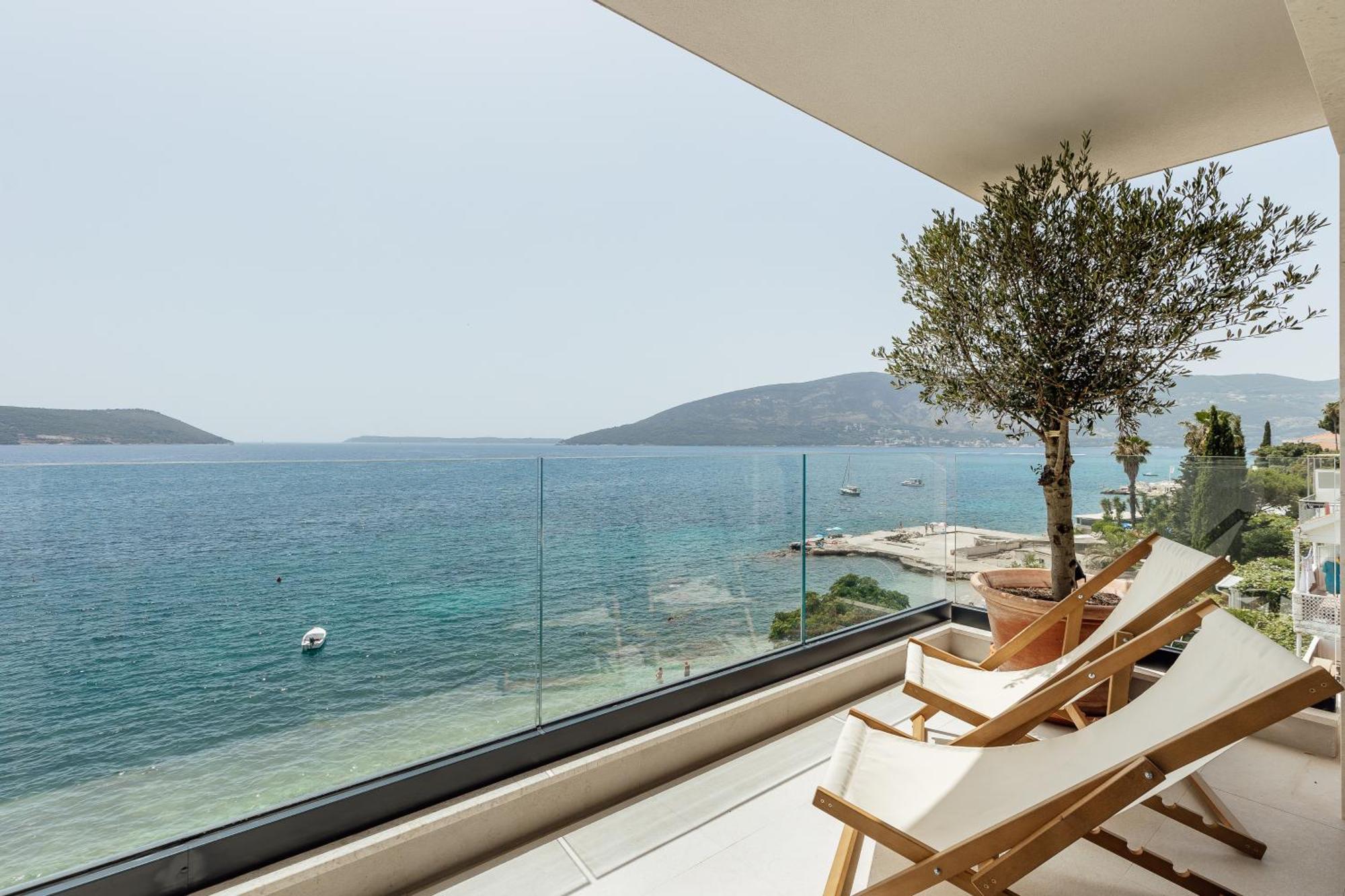 Savina Beachfront Oasis Herceg Novi Bagian luar foto