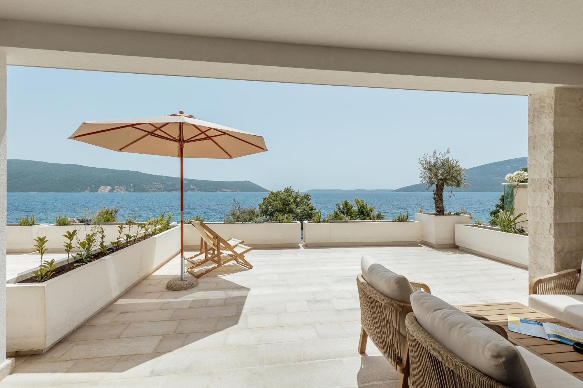 Savina Beachfront Oasis Herceg Novi Bagian luar foto