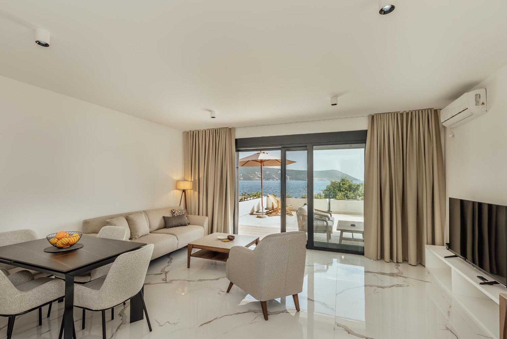 Savina Beachfront Oasis Herceg Novi Bagian luar foto