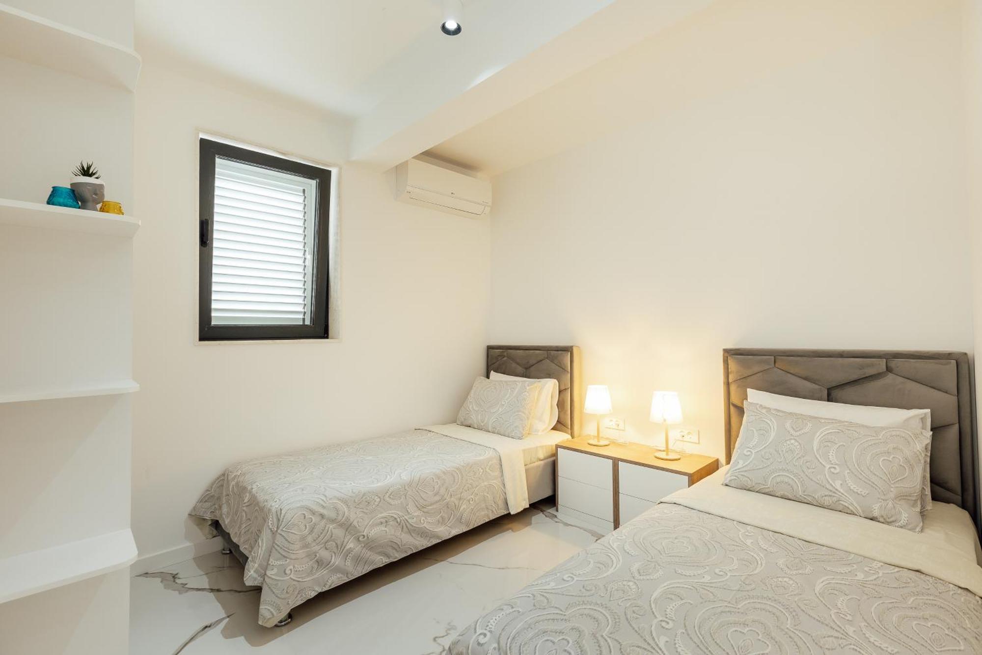 Savina Beachfront Oasis Herceg Novi Bagian luar foto